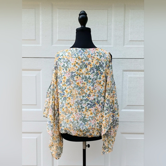 Cold-Shoulder Cape-Sleeve Top Size Large by Macy's Sam and Jess - Picture 9 of 12